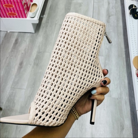 Cape Robbin ‘Beige woven heel” - Picture 2 of 5